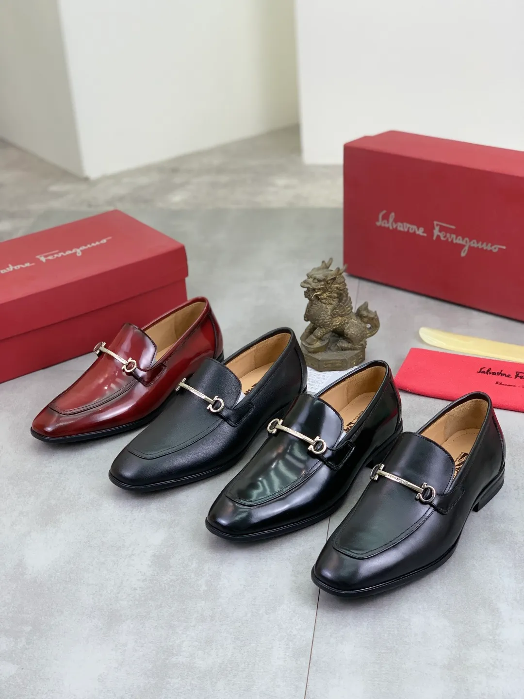 Men's Men's Shoes 💰P480💰[New Style] Water-dyed Niuli 🆘[Salvatore Ferragamo] Ferragamo's latest casual business leather shoes for men! Available at counters simultaneously! The fabric is made of specially imported original calfskin, the lining is made of imported water-dyed cowhide, and the original combination outsole is absolutely luxurious and leads the fashion trend. Matching code: 38-45; 4️⃣ colors available